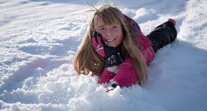 Versicherungsmakler, Vorsorgeexperte und Kreditmakler B-Quadrat | Mädchen im Schnee